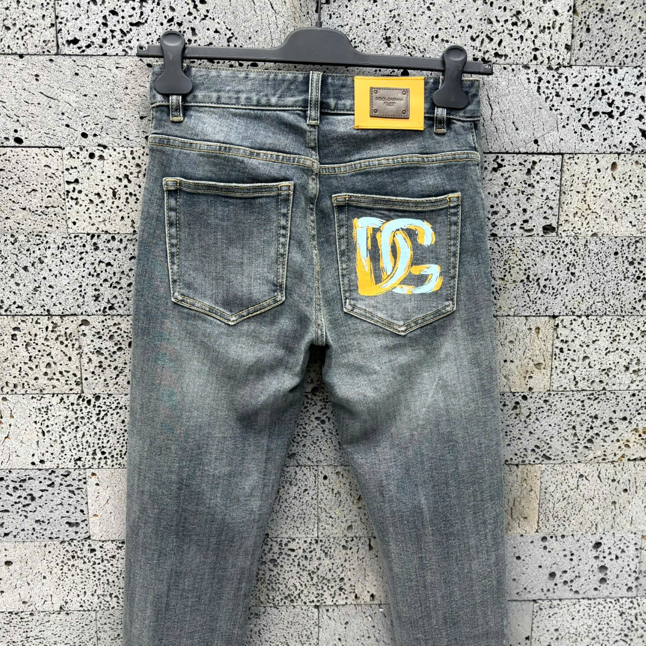 Quần Jean Dolce Gabbana DG Xám bạc logo DG màu túi sau Like Auth NV